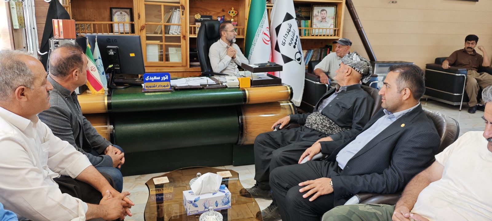 ملاقات مردمی شهردار اشنویه؛ شنیدن بی‌واسطه مطالبات شهروندان و پیگیری درخواست‌ها