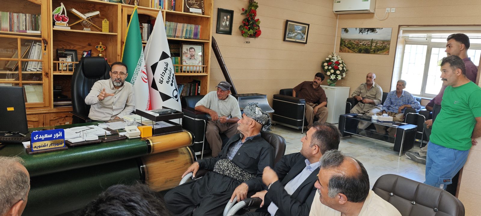 mayor-public-meeting-citizens-oshnavieh