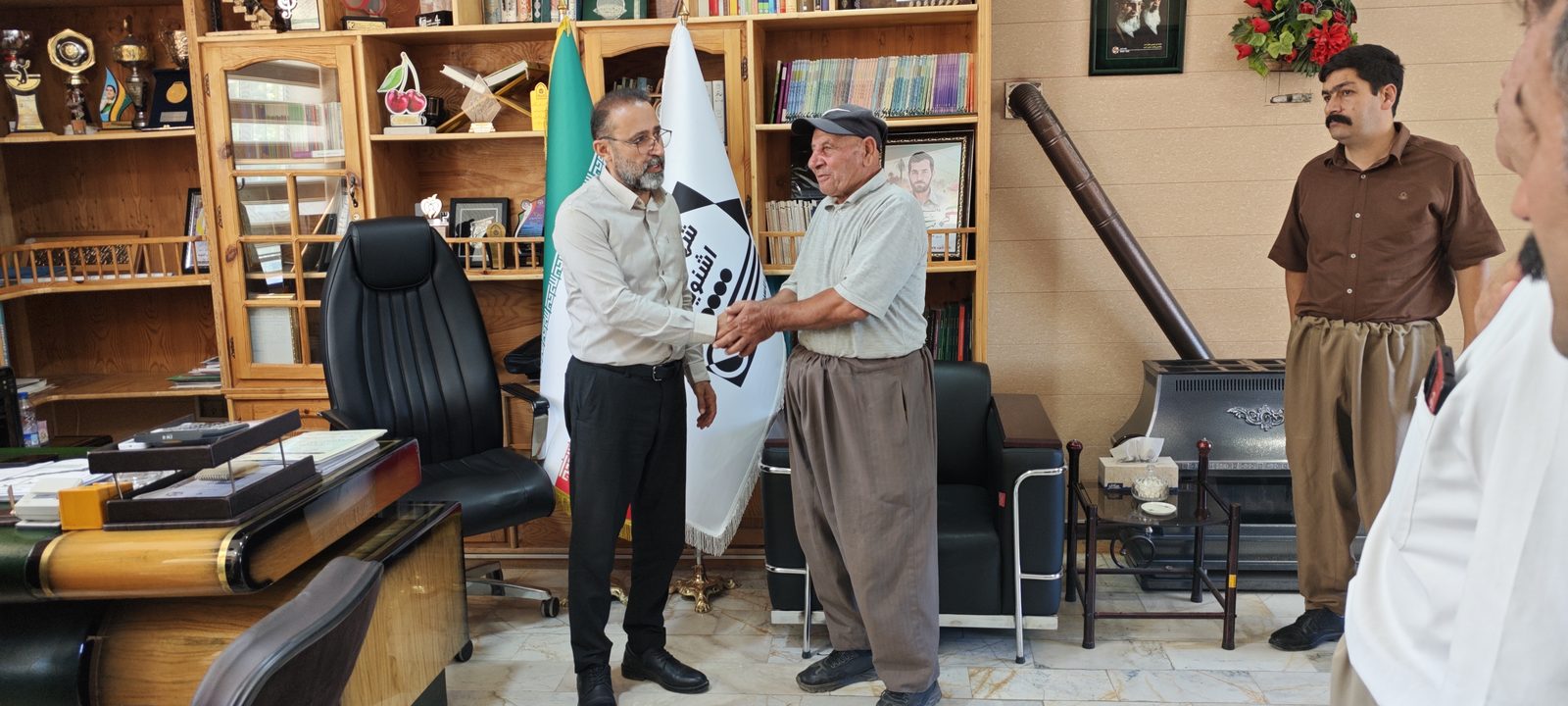 mayor-public-meeting-citizens-oshnavieh