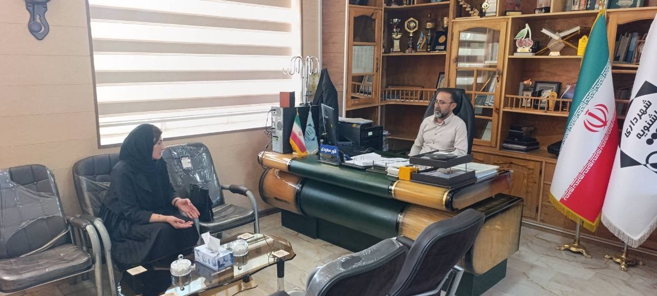 ملاقات مردمی شهردار اشنویه؛ شنیدن بی‌واسطه مطالبات شهروندان و پیگیری درخواست‌ها
