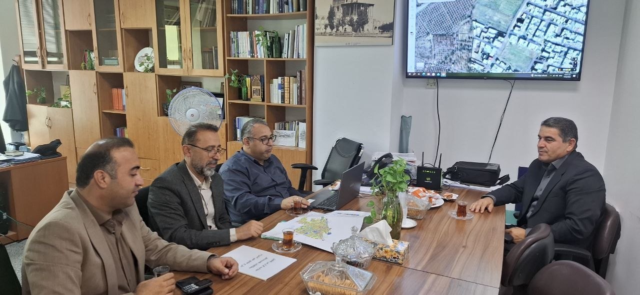 مرمت دیوار تاریخی مقبره شیخ عبدالعزیز در آستانه اتمام