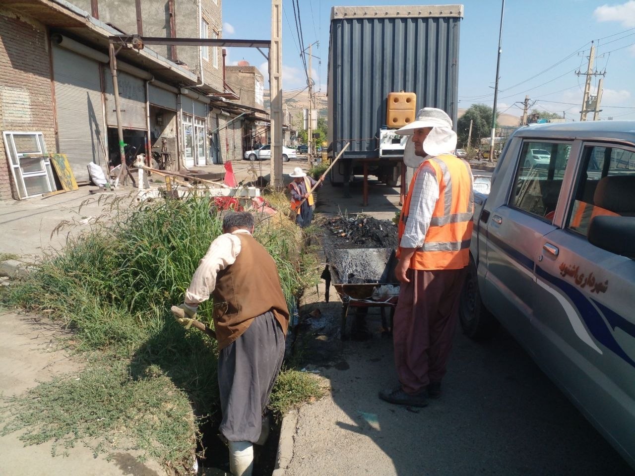 پاکبانان اشنویه عملیات لایروبی پیشگیرانه برای فصل بارش را آغاز کردند