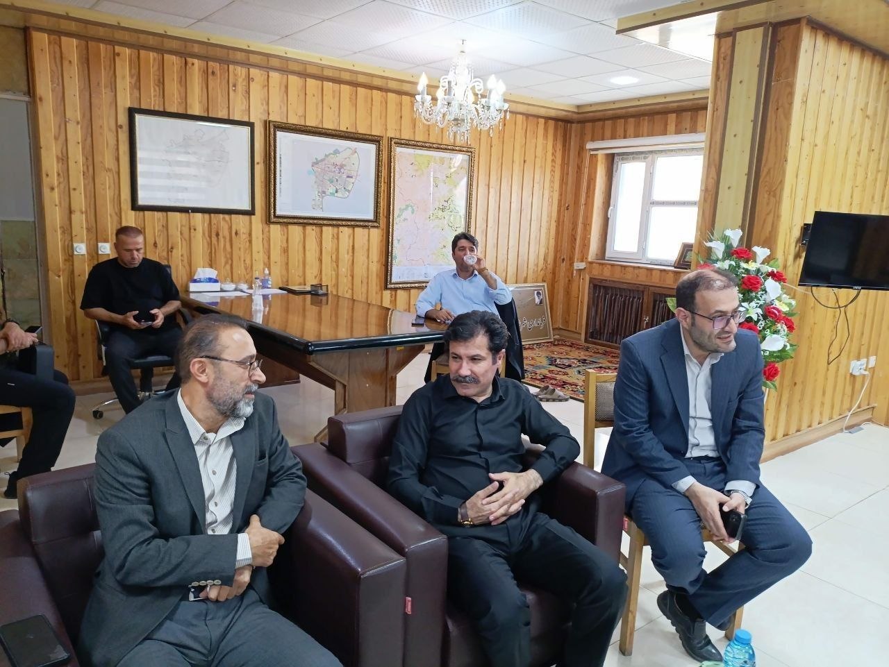 حضور معاون توسعه روستایی در نشست توسعه اشنویه با حضور شورا و شهردار