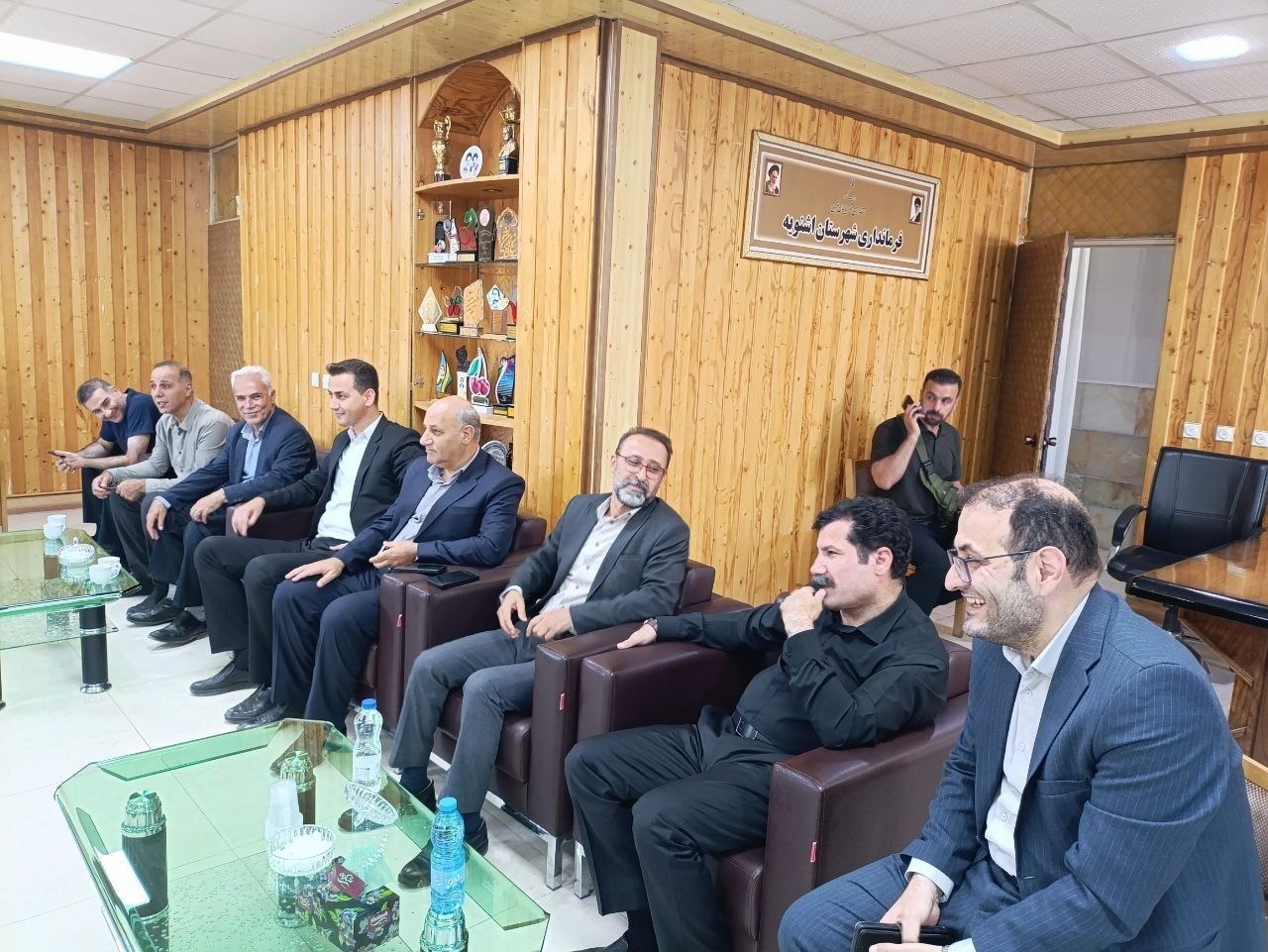 حضور معاون توسعه روستایی در نشست توسعه اشنویه با حضور شورا و شهردار