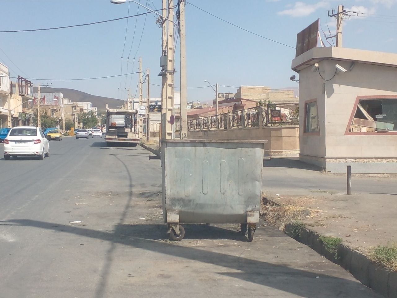 پاسخ فوری شهرداری اشنویه به مطالبه سطل زباله در کمربندی شهید مطهری