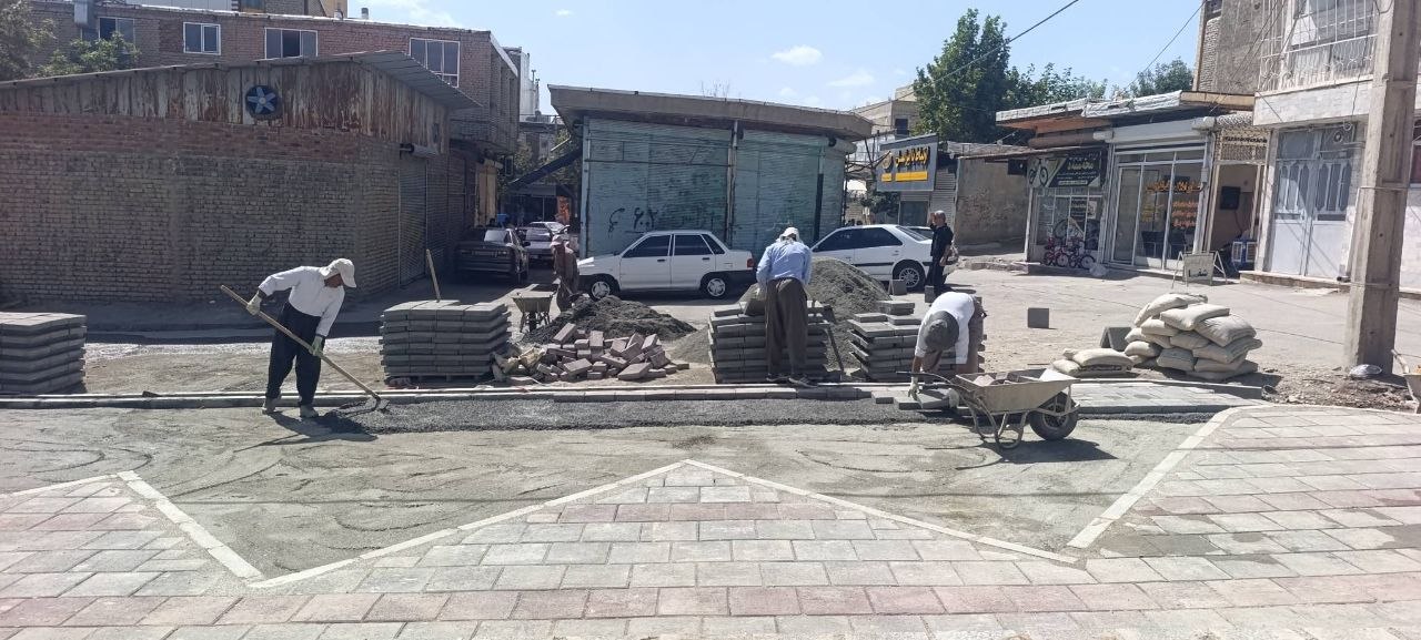 پلاک‌گذاری و آبادانی در محله کاظمیان؛ گامی نو در بهبود بافت شهری