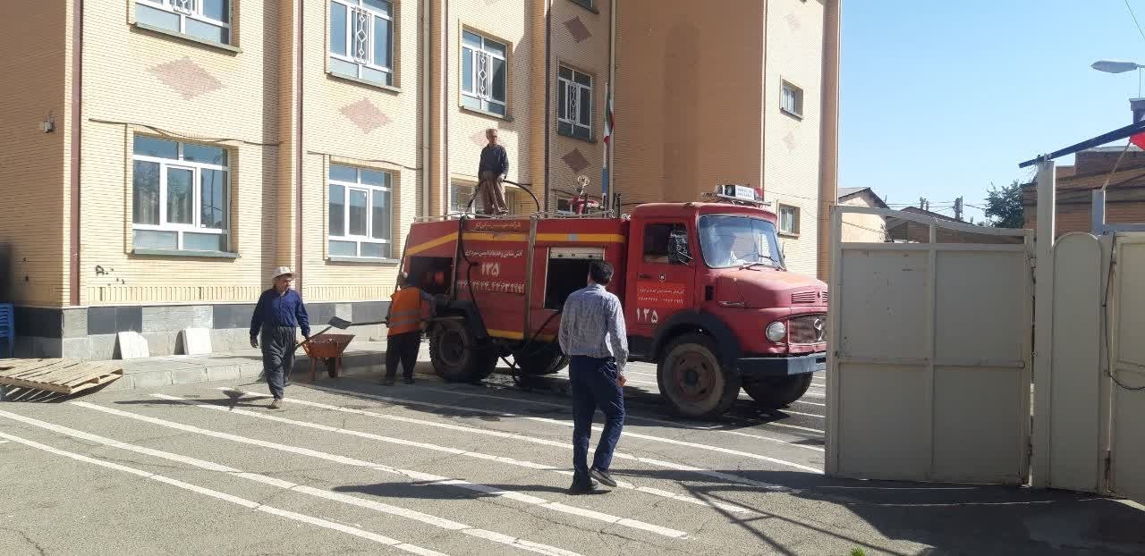 پاکسازی مسیرهای مدارس اشنویه برای آمادگی در آستانه بازگشایی