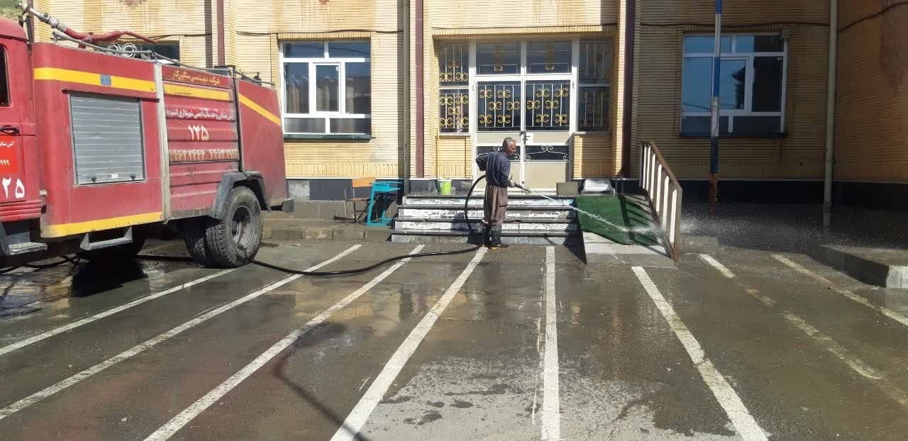 پاکسازی مسیرهای مدارس اشنویه برای آمادگی در آستانه بازگشایی