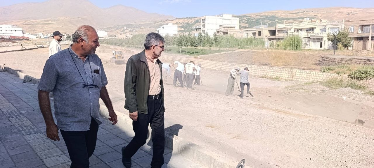 رئیس شورای اسلامی شهر اشنویه بازدید میدانی از فاز چهارم ساحلی