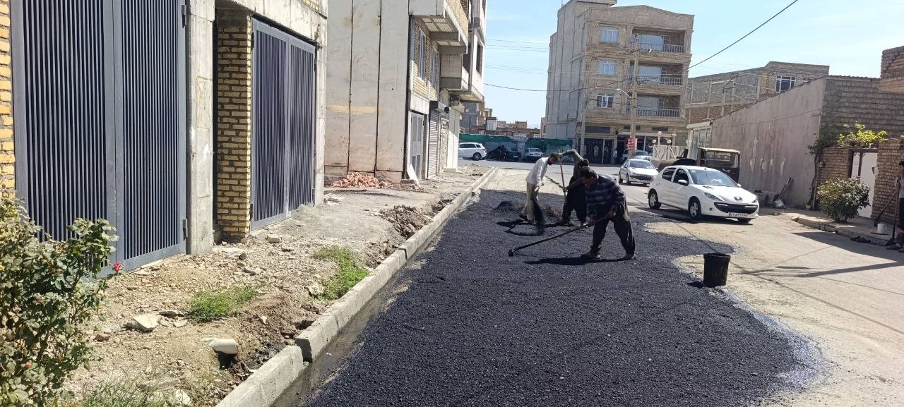 بهسازی و ترمیم آسفالت کمربندی شهید مطهری توسط شهرداری اشنویه