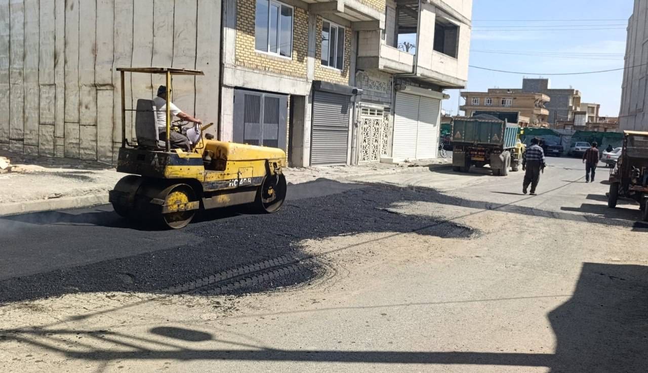 بهسازی و ترمیم آسفالت کمربندی شهید مطهری توسط شهرداری اشنویه