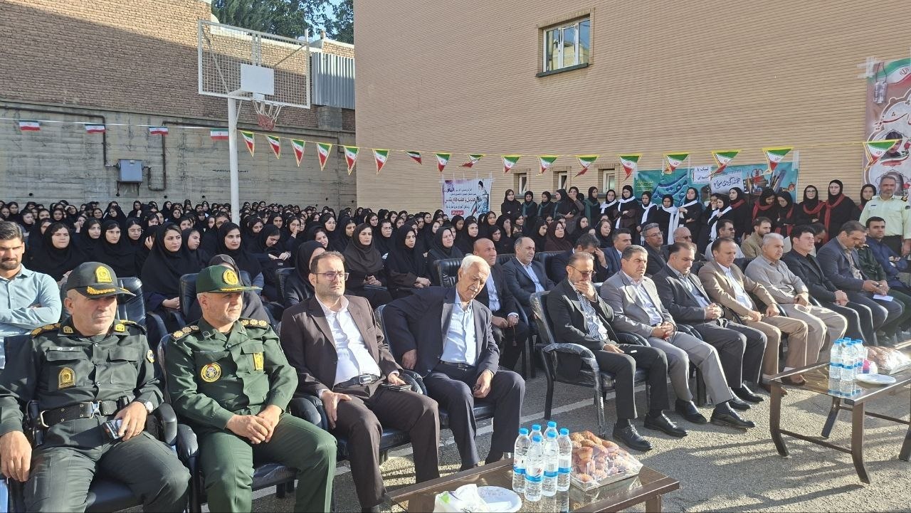 نواختن زنگ آغاز سال تحصیلی جدید در اشنویه