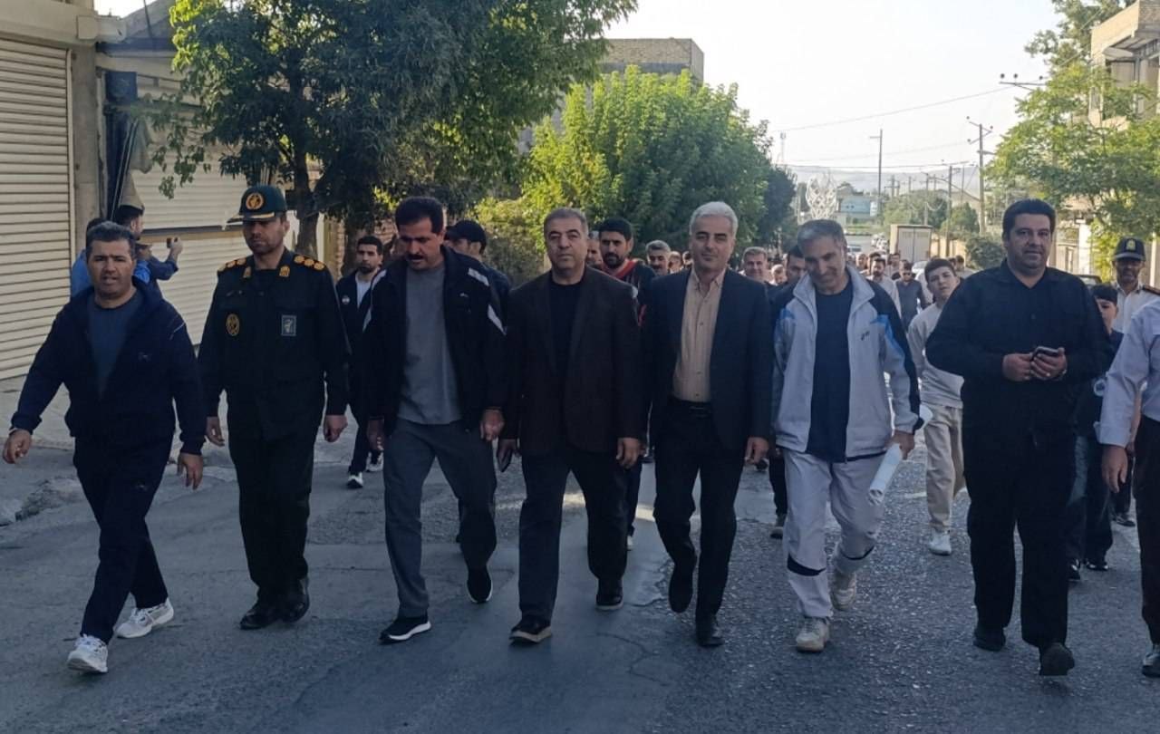 برگزاری همایش بزرگ پیاده‌روی خانوادگی به مناسبت هفته دفاع مقدس در اشنویه