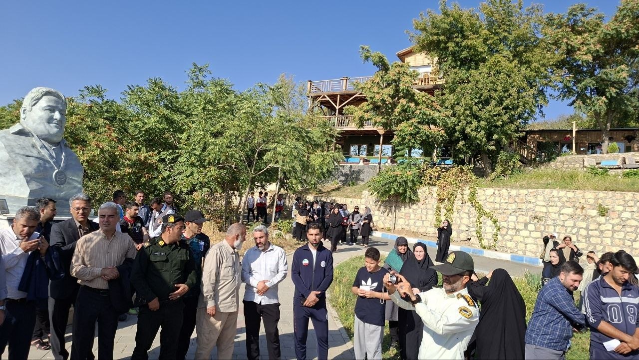 برگزاری همایش بزرگ پیاده‌روی خانوادگی به مناسبت هفته دفاع مقدس در اشنویه