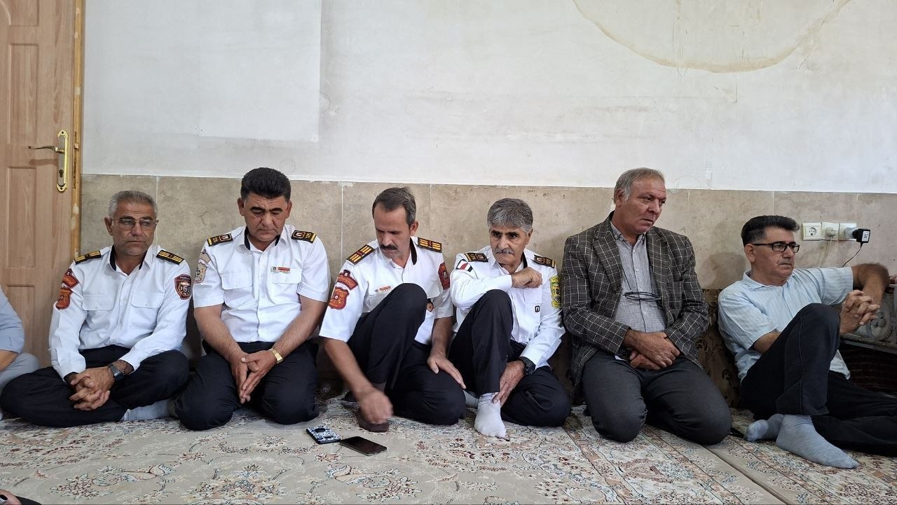 تجلیل از آتش‌نشانیان اشنویه در روز ملی آتش‌نشانی و ایمنی