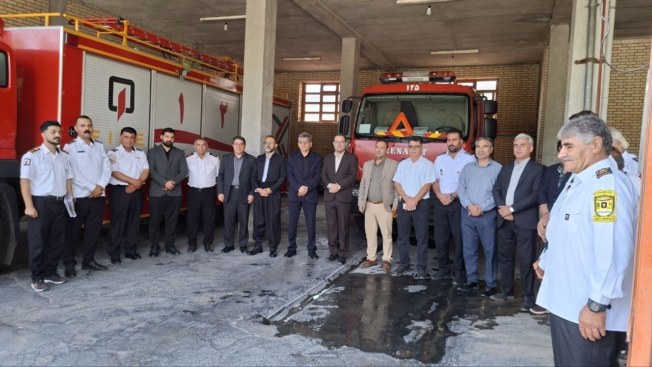 تجلیل از آتش‌نشانیان اشنویه در روز ملی آتش‌نشانی و ایمنی