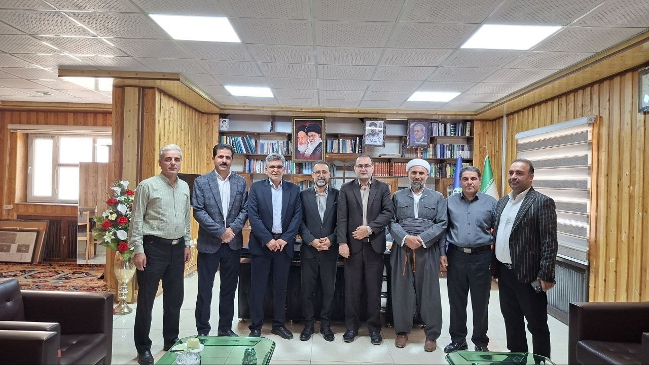 دیدار مدیریت شهری اشنویه با فرماندار شهرستان در هفته دولت