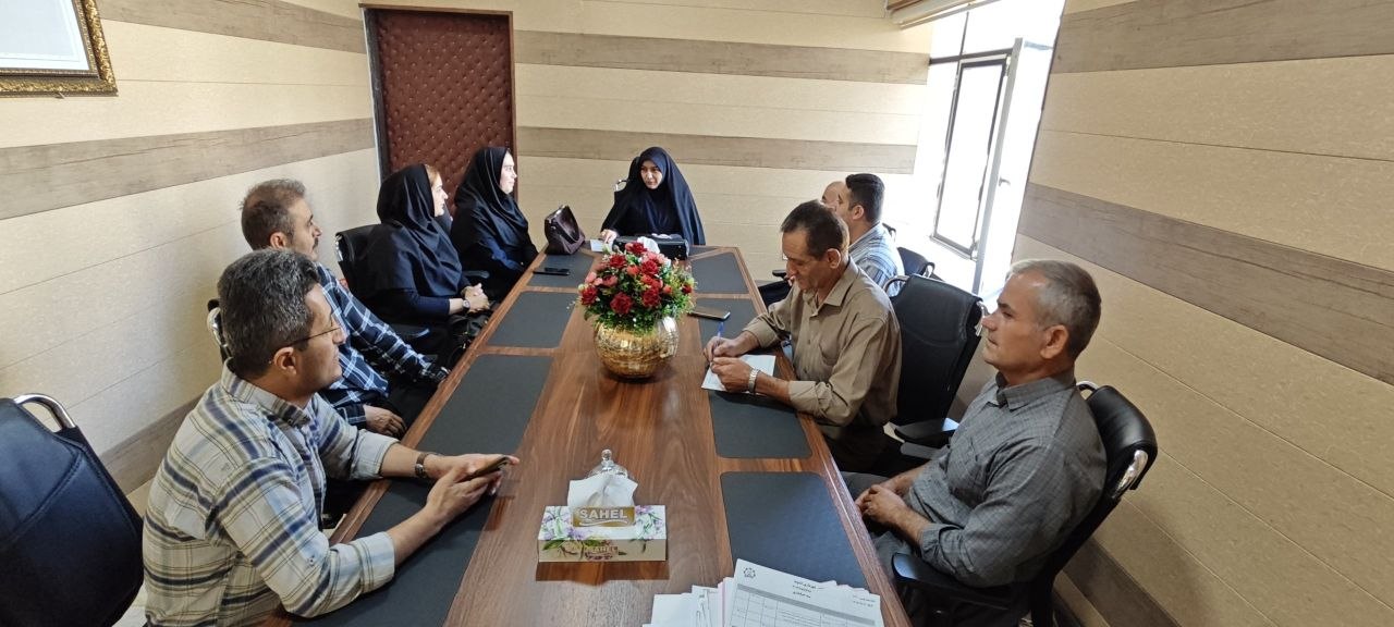 پایش سلامت کارکنان توسط کارشناسان بهداشت و درمان در شهرداری اشنویه