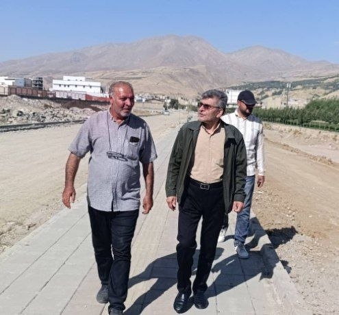 رئیس شورای اسلامی شهر اشنویه بازدید میدانی از فاز چهارم ساحلی